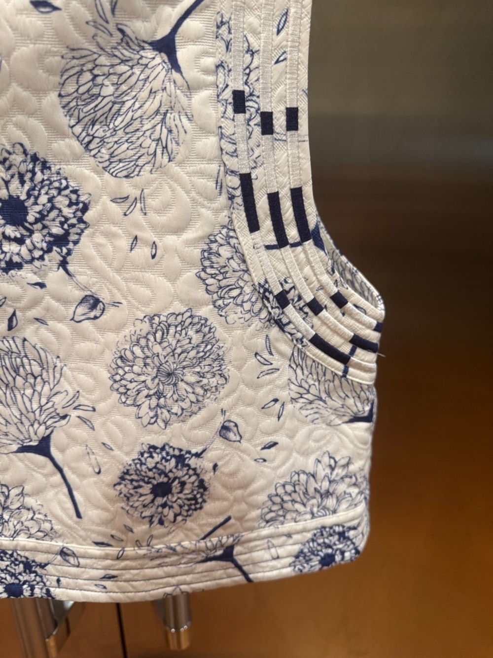 Quilted Floral Vest in White and Navy - Picture 10 of 12